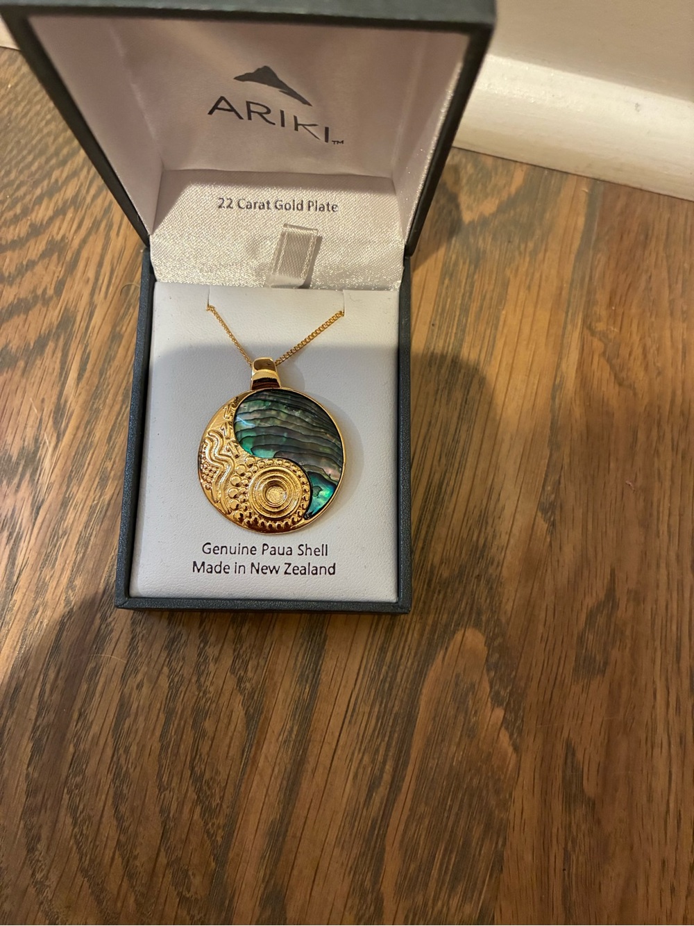 Gold Plate Paua Shell Pendant Necklace - Green & Gold